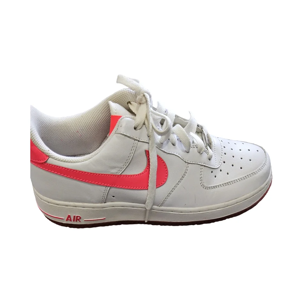 Preloved Nike Air White and Pink Sneakers Size 8